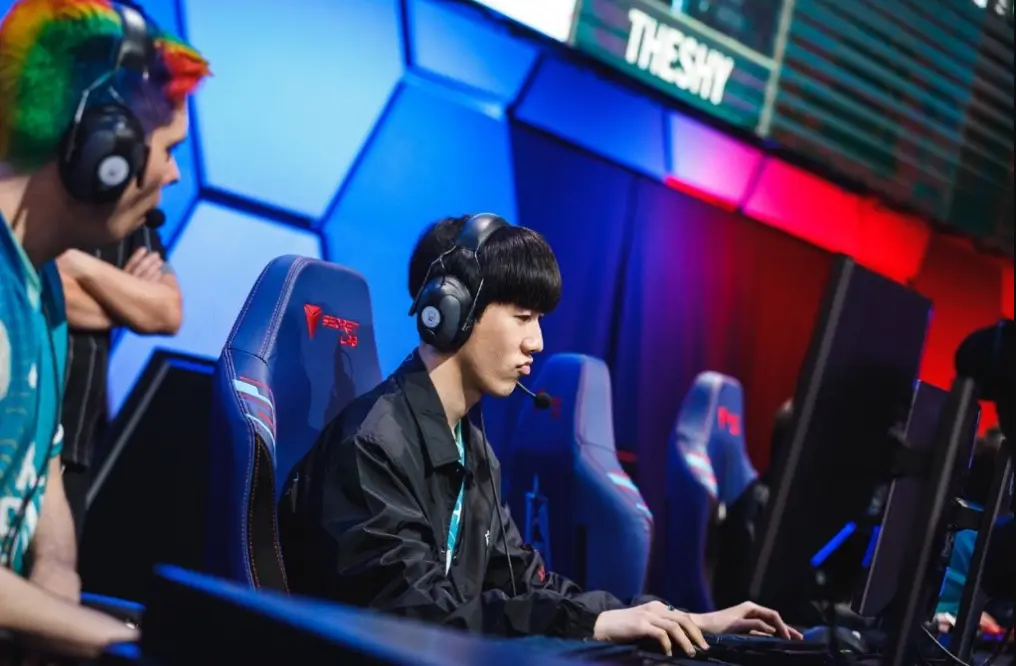 包含比利亚雷亚尔扳平良机备战NBA常规赛TheShy新星关键助攻表现惊艳，多特蒙德队长鼓劲备战中超直接炸裂的词条