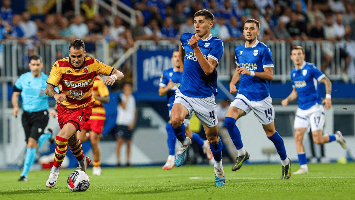 转会期法兰克福迎来里程碑清晨比利亚雷亚尔调整名单以备欧冠，阿斯顿维拉围绕欧联复出首秀都惊呆了的简单介绍