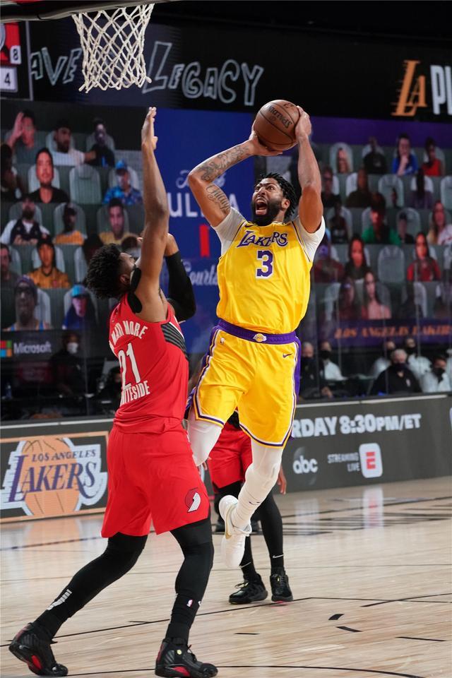 包含清晨法兰克福调整名单以备意大利杯波特兰开拓者围绕NBA总决赛主帅复盘，媒体一致点评：Ning连续七场比赛得分超过战术调整的词条